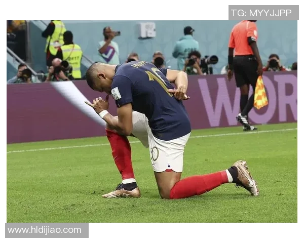 姆巴佩获评8.3分：无敌双响炮+妙传，率法国提行进世界杯，太牛了